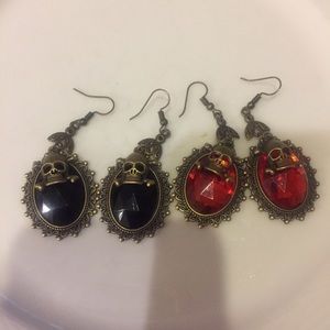 💀 Vintage style skull cameo earrings in red or black 💀